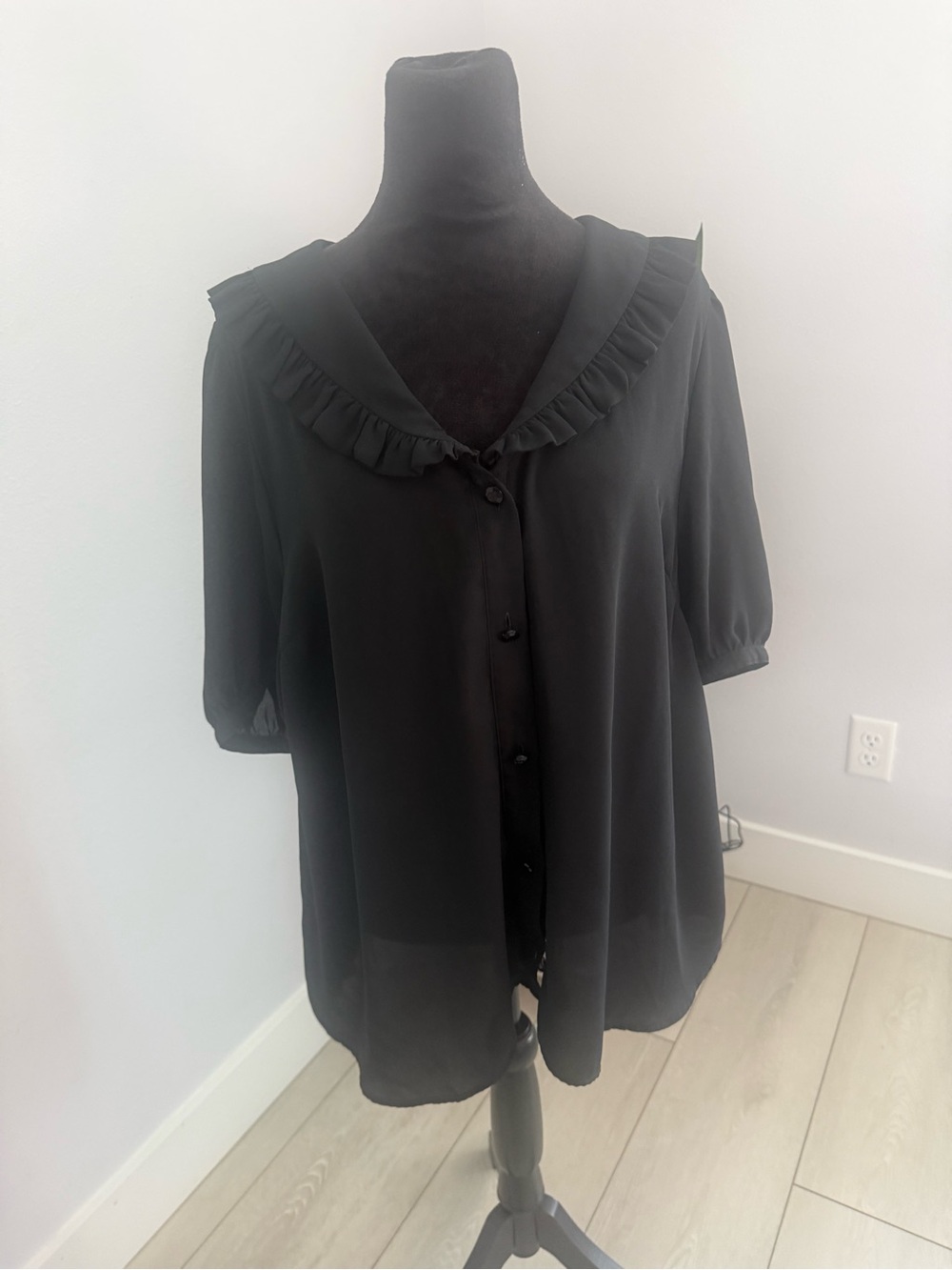 Levi's Black Ruffle Collar Button-Front Blouse#A23
